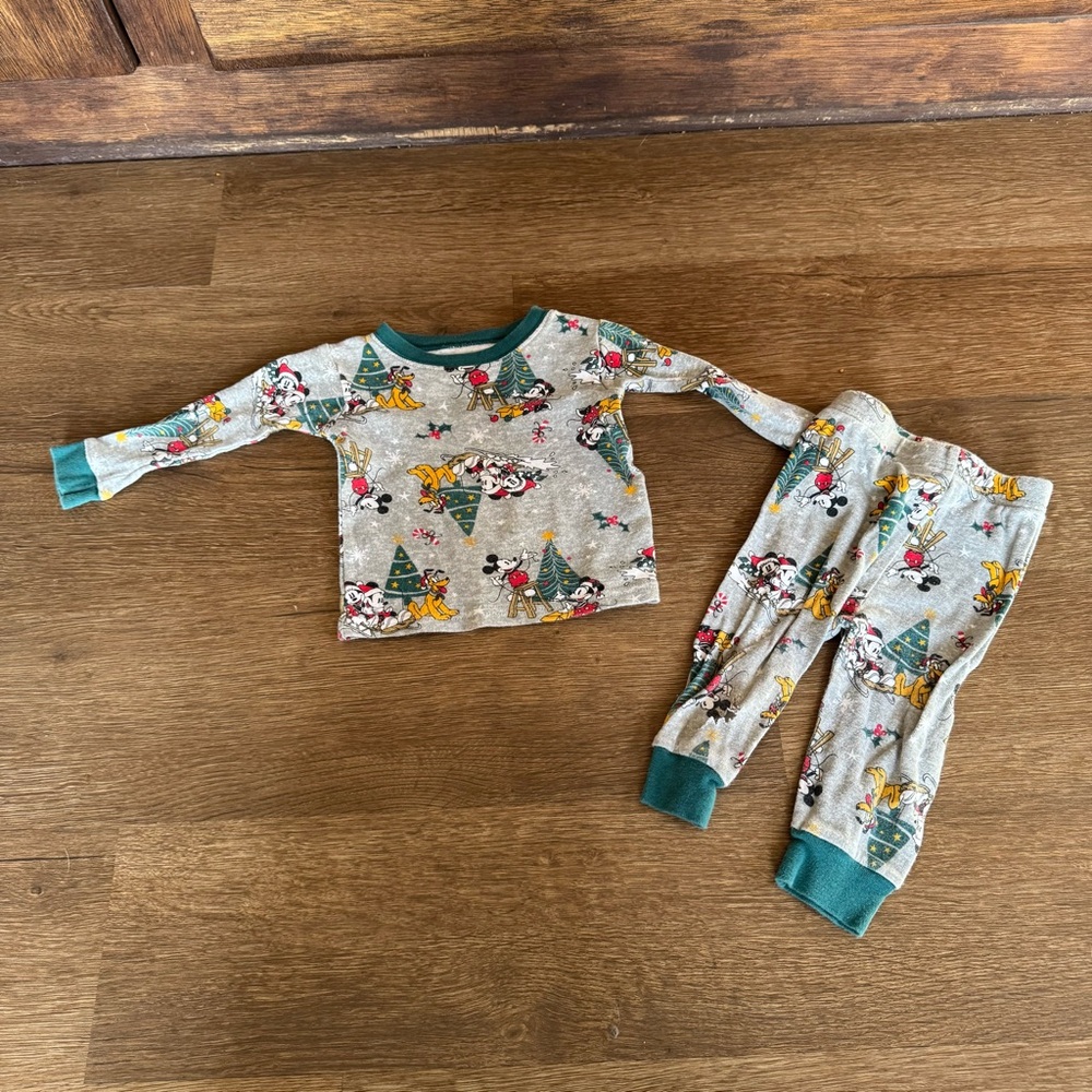Disney Mickey Moise Christmas Pajamas Size 12 mon